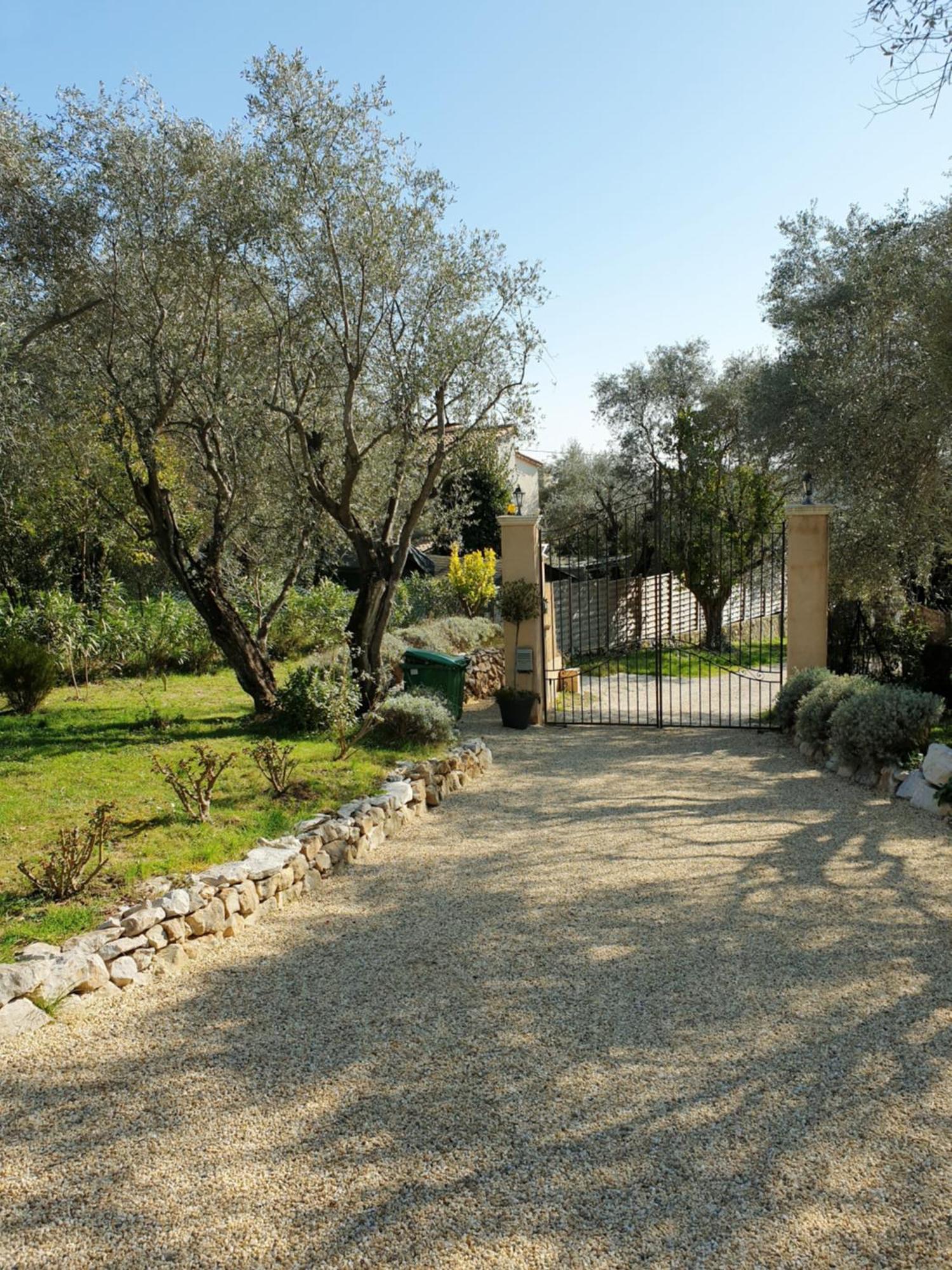 La Bastide Aux Oliviers Hotel Tourrettes-sur-Loup Luaran gambar